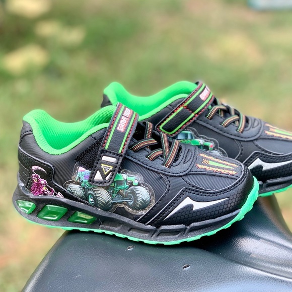 Monster Jam Grave Digger Toddler Boy Light Up Shoe - Picture 4 of 10